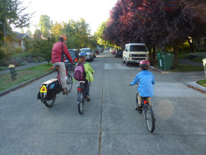 kids-cycling-to-school
